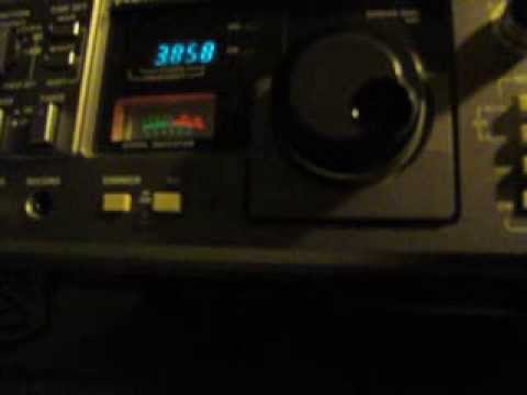 Kenwood R-1000 shortwave SWL radio receiver. Cussing ham radio operators.